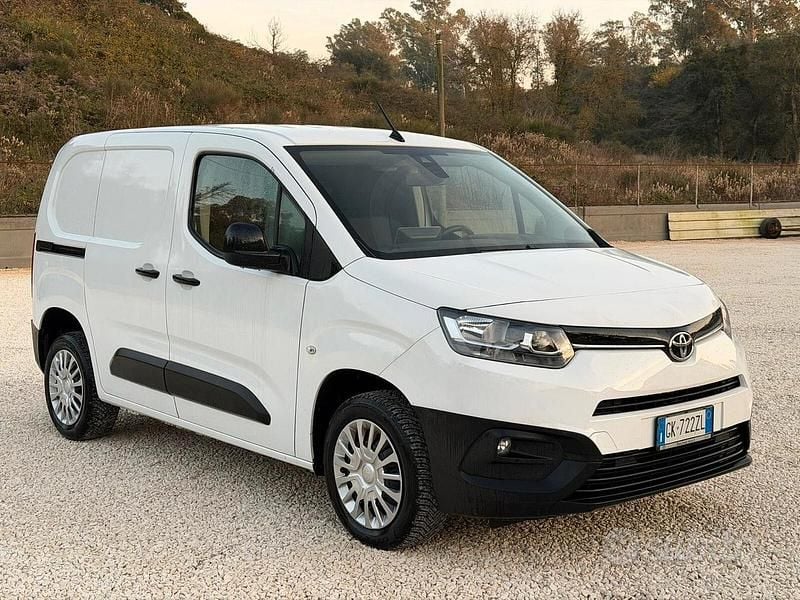 Bianco Usata 2022 Toyota Proace City Active Monovolume | 9299 € (Ottimo prezzo) - Immagine 1/4