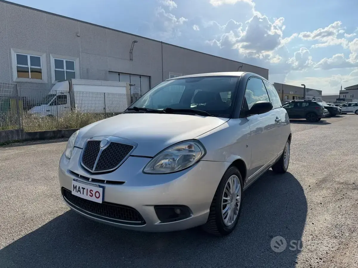 Usata Lancia Ypsilon 60 CV (44 kW) 2007 Nero Utilitaria