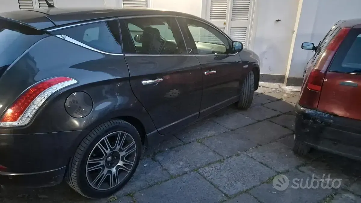 Usata Lancia Delta 103 CV (75 kW) 2014 Grigio Utilitaria