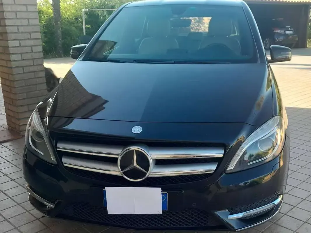 Usata Mercedes B180 Premium 109 CV (80 kW) 2012 Nero Utilitaria