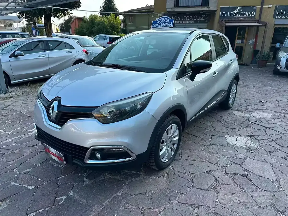 Usata Renault Captur Iconic 90 CV (66 kW) 2015 Grigio SUV