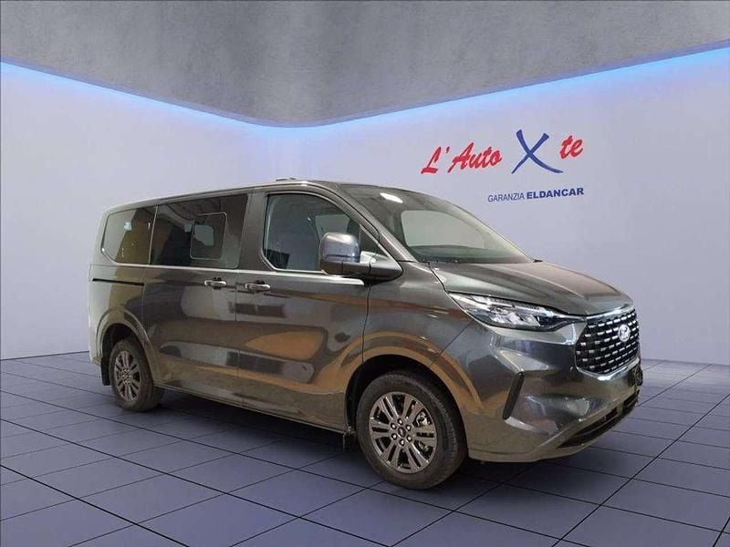 Grigio metallizzato Nuova 2025 Ford Tourneo Custom Titanium Furgone | 52.800 € (Buon prezzo) - Immagine 1/3