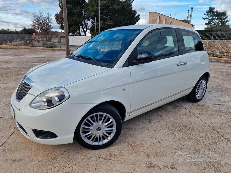Usata Lancia Ypsilon 69 CV (50 kW) 2011 Bianco Utilitaria