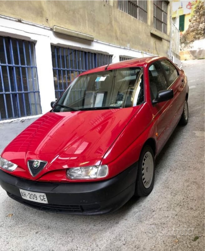 Usato 1995 Alfa Romeo 146 1.4 Benzin 90 CV (2.950 €)