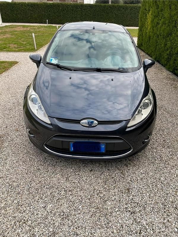 Usata Ford Fiesta 2010 Grigio Utilitaria
