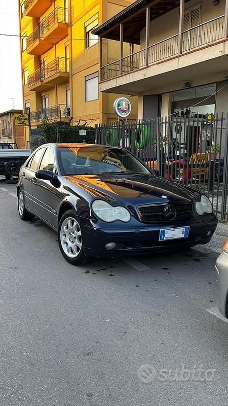 Usata Mercedes C220 143 CV (105 kW) 2001 Blu Berlina