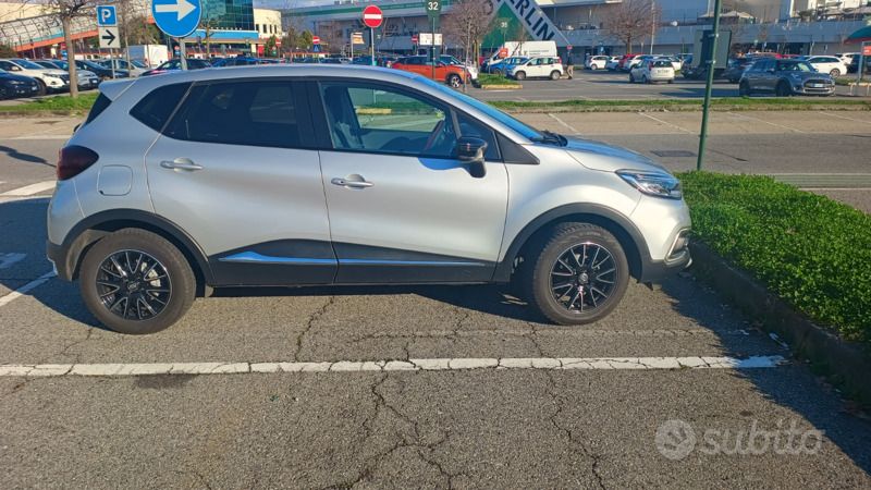 Usata Renault Captur 90 CV (66 kW) 2019 Grigio SUV