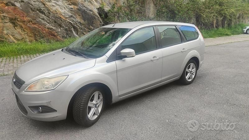 Begagnad Ford Focus 90 HK (66 kW) 2007 Grå Kombi