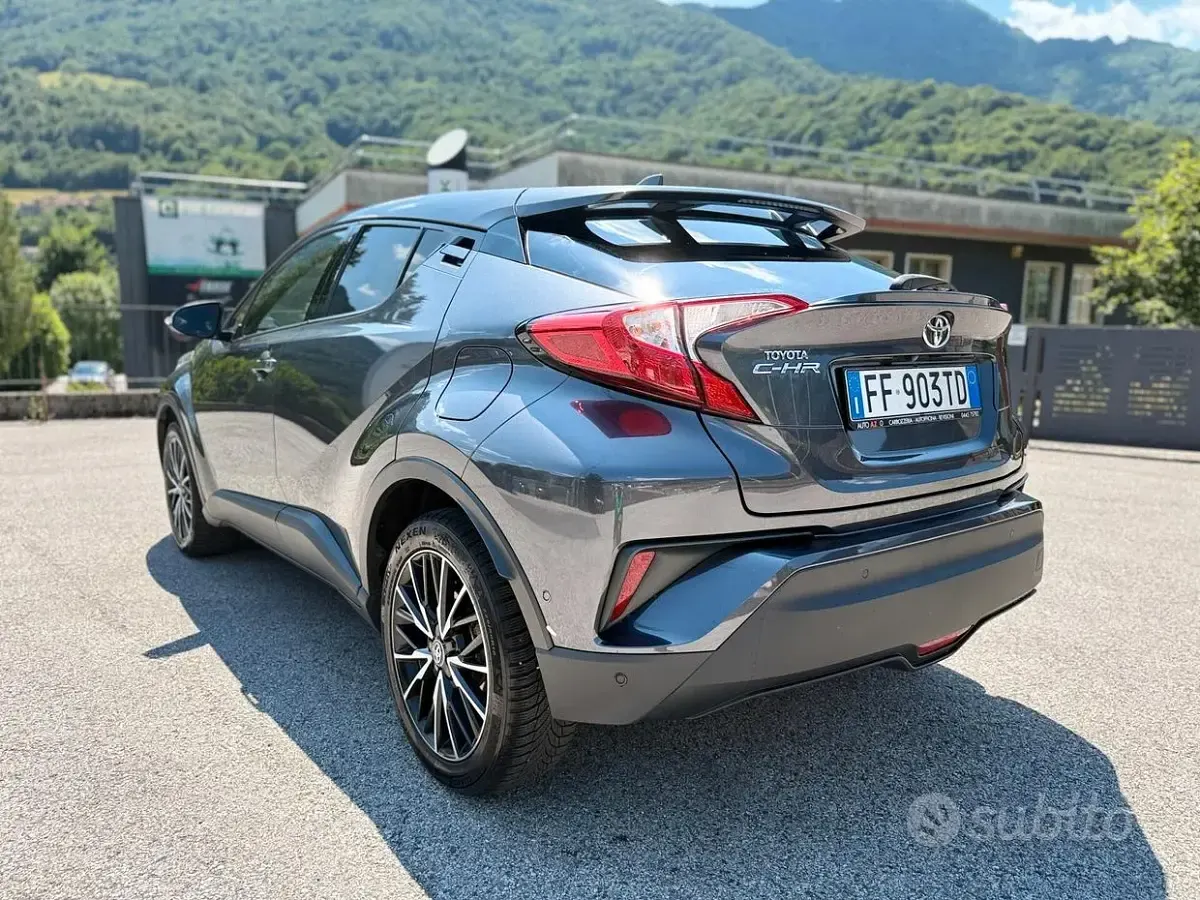 Usata Toyota C-HR Lounge 116 CV (85 kW) 2017 Grigio SUV