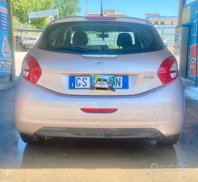 Usata Peugeot 208 95 CV (69 kW) 2012 Utilitaria