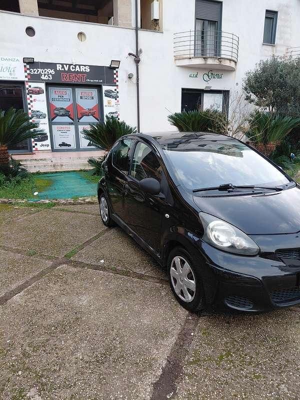 Usata Toyota Aygo 68 CV (50 kW) 2010 Nero Utilitaria