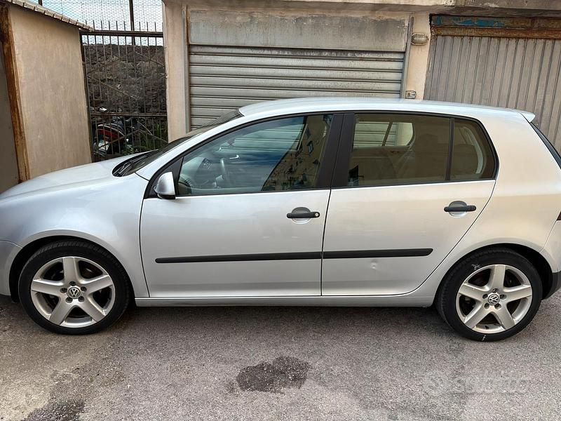 Usata VW Golf IV 105 CV (77 kW) 2005 Grigio Berlina