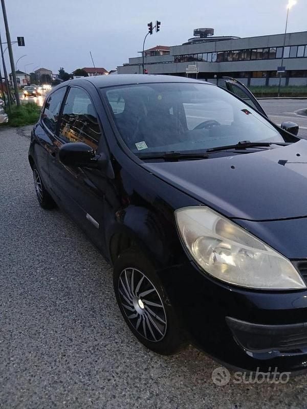 Usata Renault Clio II 75 CV (55 kW) 2009 Nero Berlina