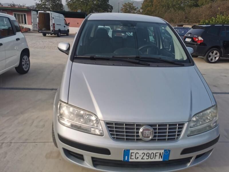 Grigio Usata 2011 Fiat Idea Dynamic Monovolume | 4400 € (Buon prezzo) - Immagine 1/4