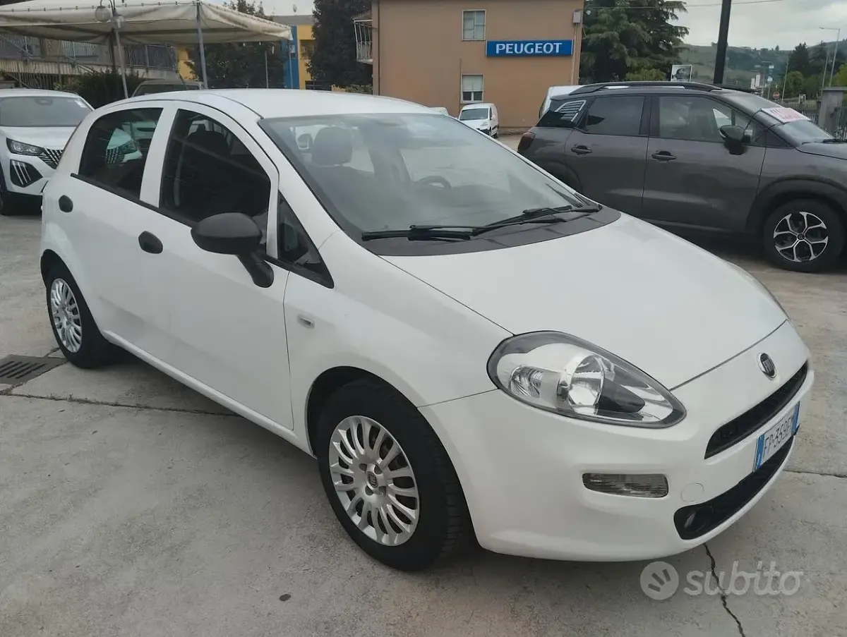 Usata Fiat Punto Street 95 CV (69 kW) 2018 Bianco Utilitaria