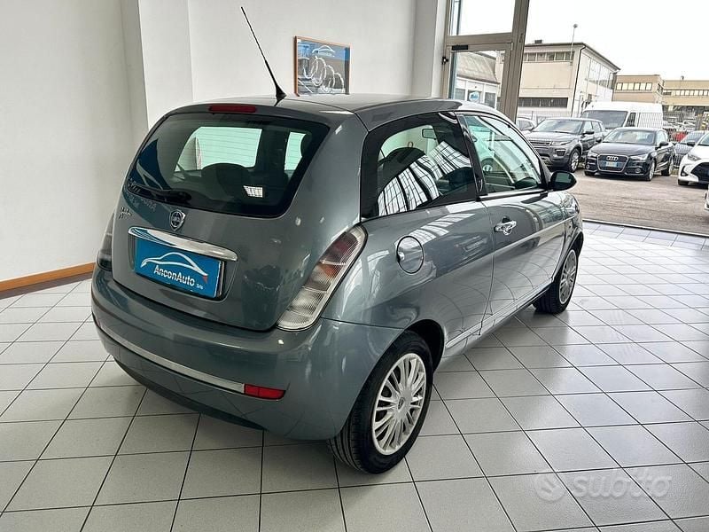 Usata Lancia Ypsilon 60 CV (44 kW) 2008 Grigio Utilitaria