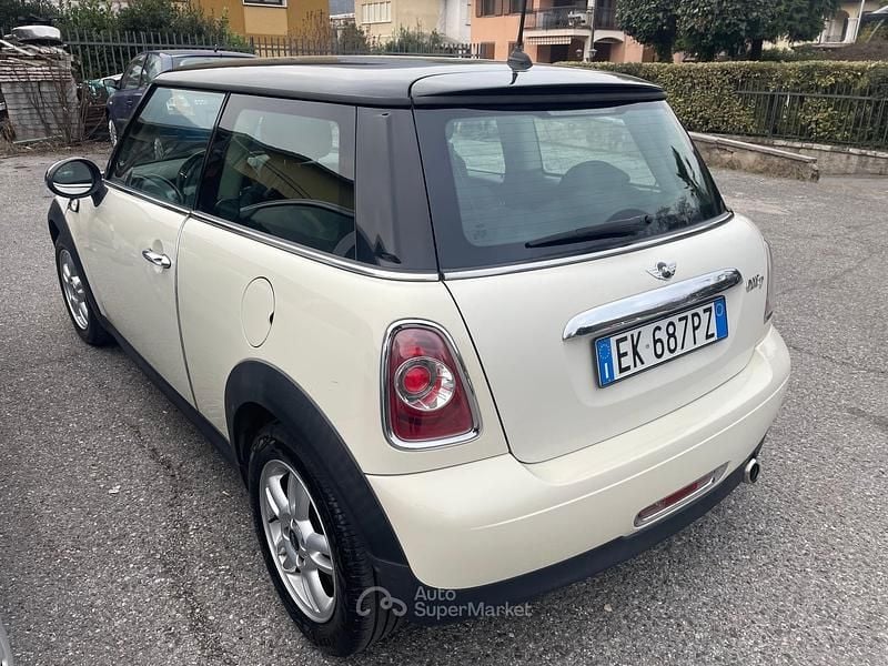 Begagnad Mini ONE 90 HK (66 kW) 2011 Vit Halvkombi