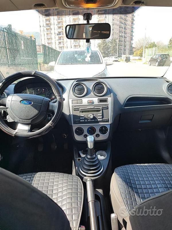 Usata Ford Fiesta 2006 Grigio Utilitaria