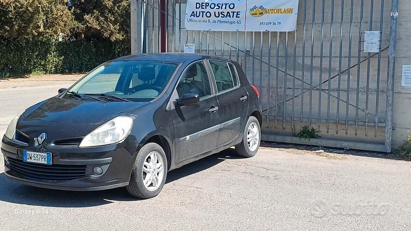 Usata Renault Clio II Dynamique 74 CV (54 kW) 2009 Nero Berlina