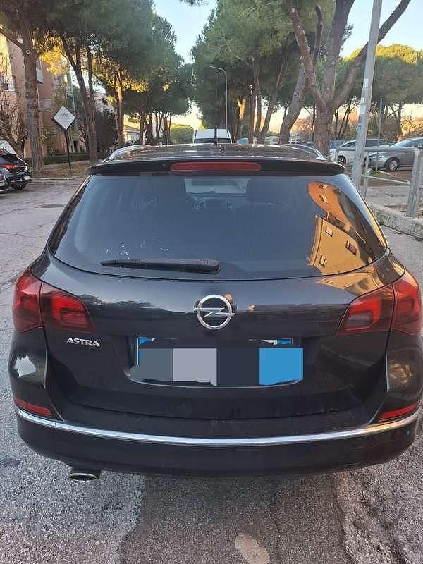 Usata Opel Astra Cosmo 140 CV (102 kW) 2014 Grigio Station wagon