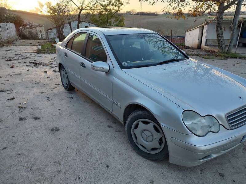 Usato 2002 Mercedes C220 2.1 Diesel 143 CV (2.500 €)