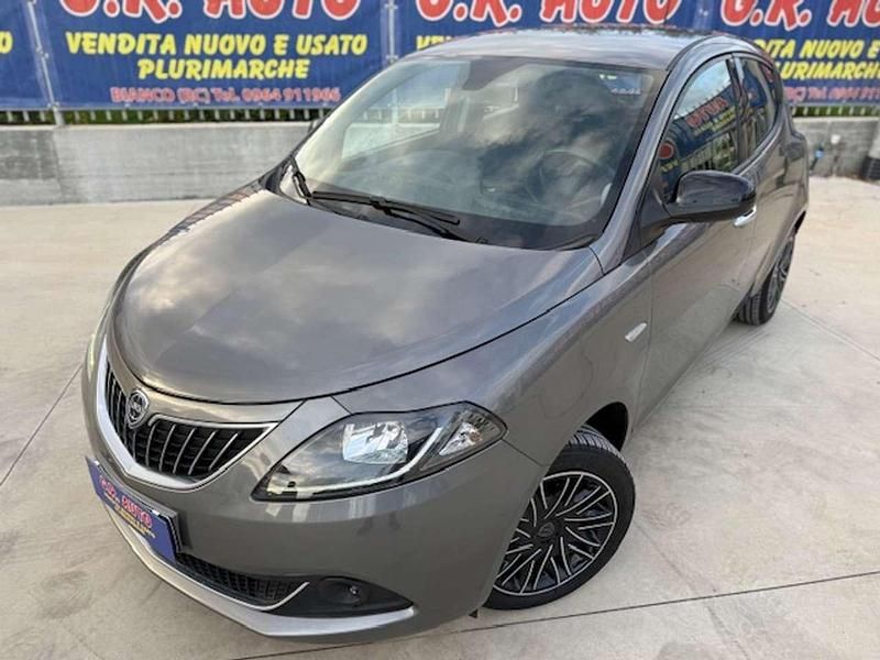 Usata Lancia Ypsilon Gold 70 CV (51 kW) 2022 Grigio Utilitaria