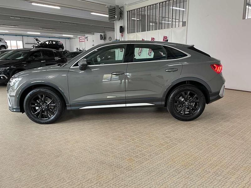 Grigio kronos metalizzato Usata 2024 Audi Q3 Sportback S-Line SUV | 47.900 € (Molto cara) - Immagine 1/4