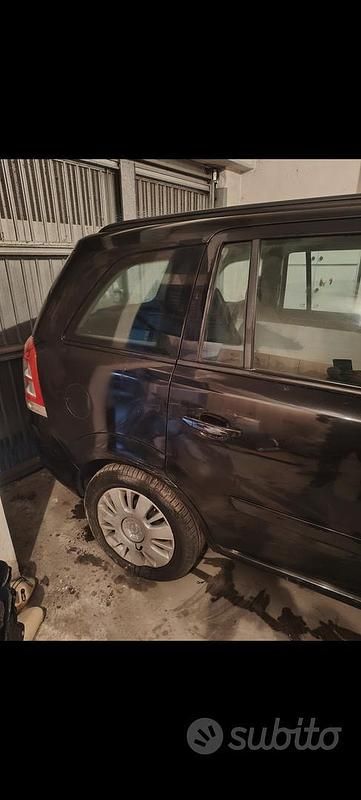 Occasion Opel Zafira 97 ch (71 kW) 2008 Noir Monospace