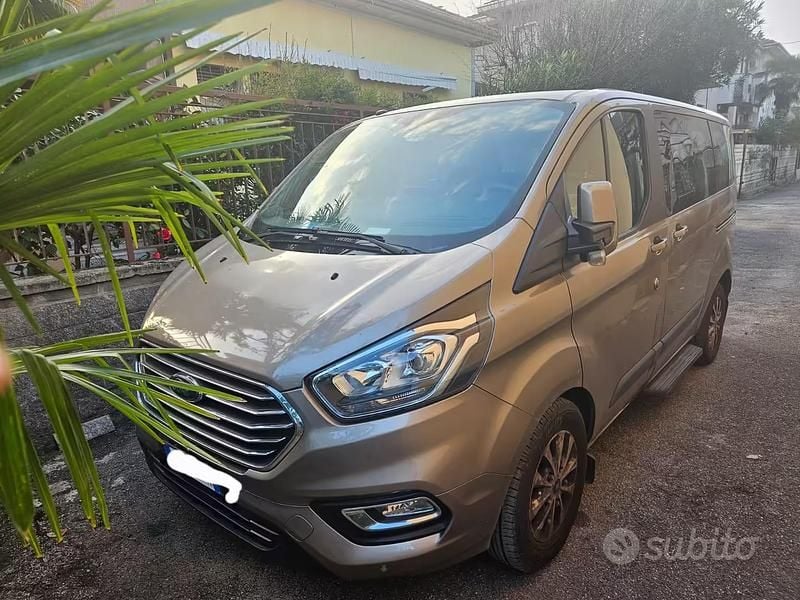 Usata Ford Tourneo Custom 130 CV (95 kW) 2019 Marrone Furgone