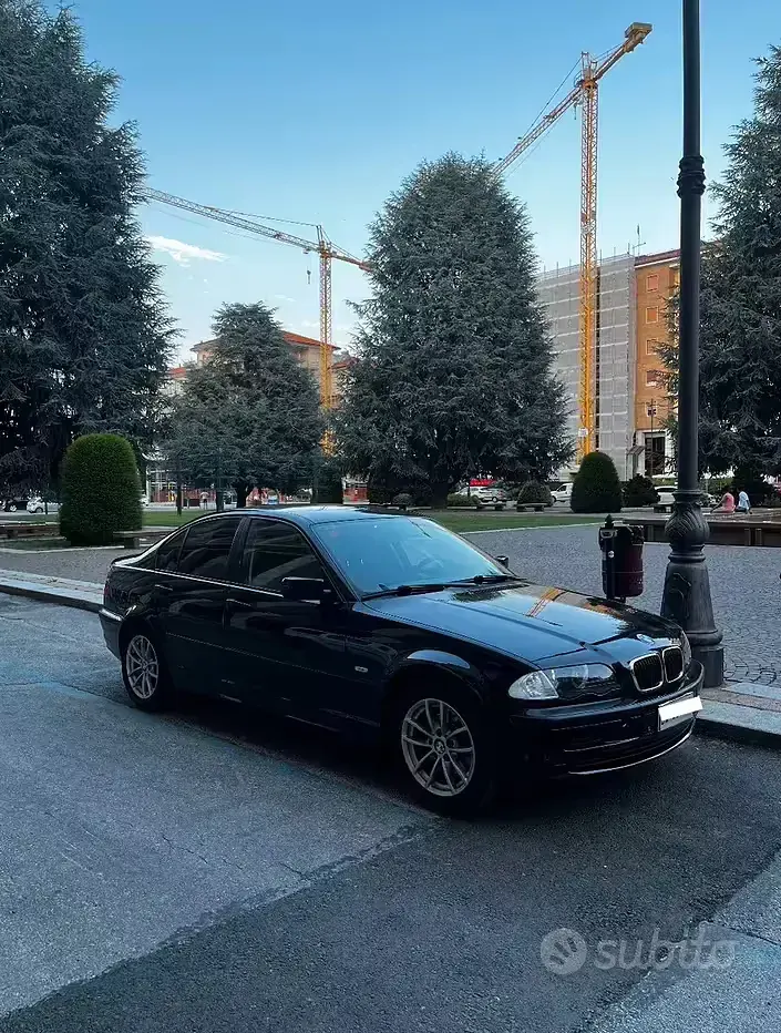 Usata BMW 318 Efficient Dynamics 118 CV (86 kW) 1998 Nero Berlina