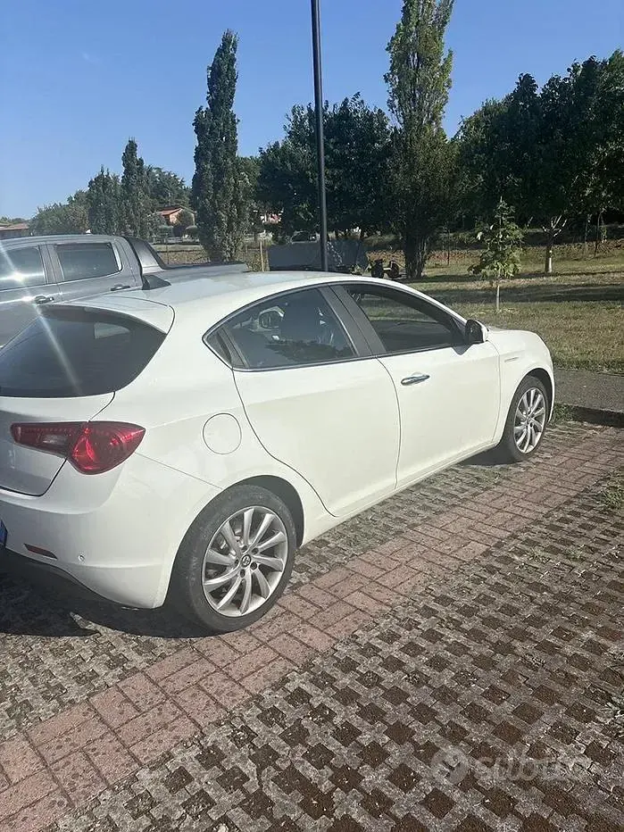 Usata Alfa Romeo Giulietta 105 CV (77 kW) 2016 Bianco Utilitaria