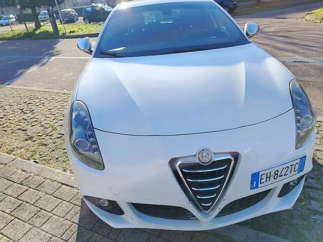 Usata Alfa Romeo Giulietta Exclusive 170 CV (125 kW) 2012 Bianco Utilitaria