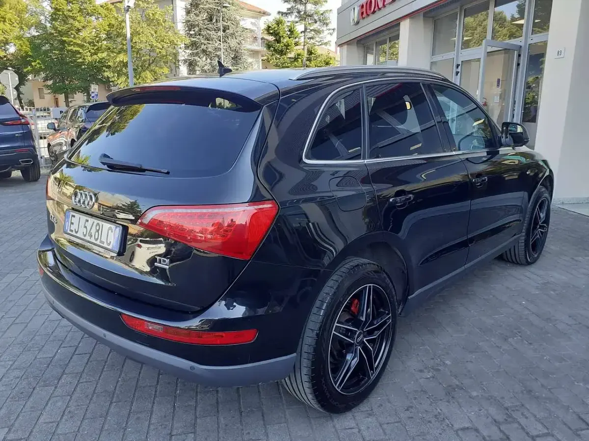 Usata Audi Q5 Ambiente 170 CV (125 kW) 2011 Nero SUV