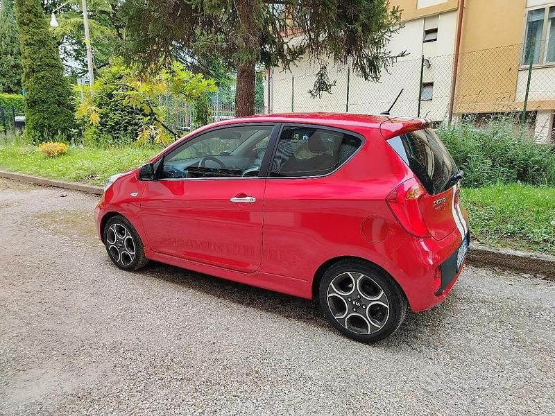 Gebraucht Kia Picanto 85 PS (62 kW) 2013 Rot Kleinwagen