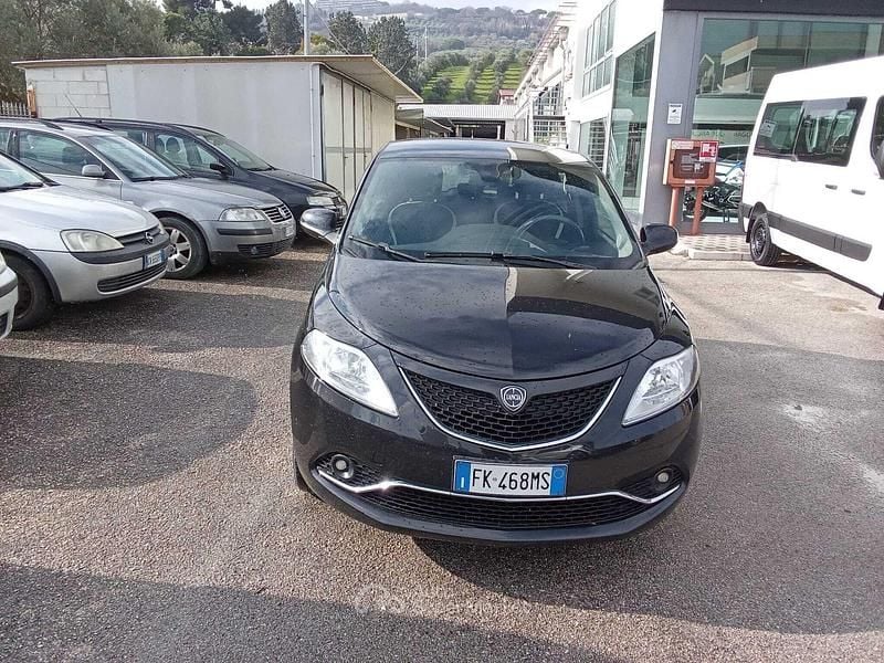 Usata Lancia Ypsilon 69 CV (50 kW) 2017 Blu Utilitaria
