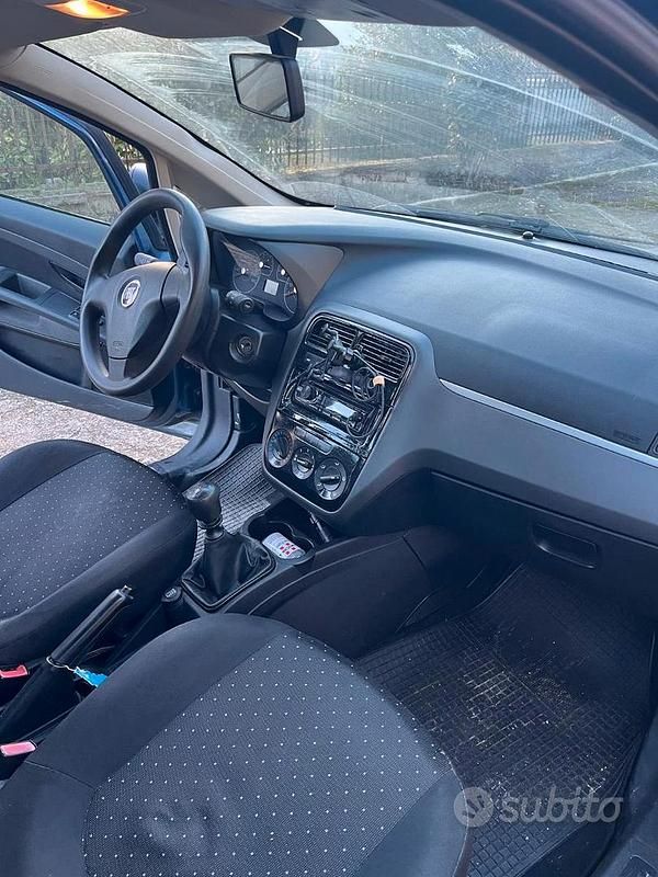 Usata Fiat Grande Punto Active 78 CV (57 kW) 2008 Blu/azzurro Utilitaria