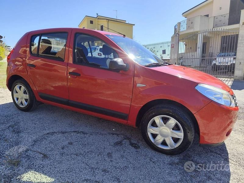 Usata Dacia Sandero 75 CV (55 kW) 2010 Rosso Berlina