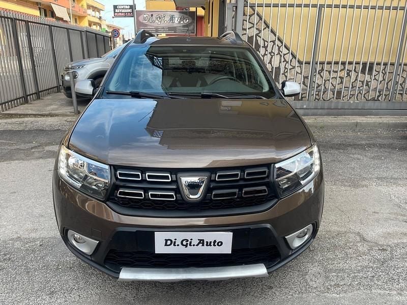 Usata Dacia Sandero Stepway 90 CV (66 kW) 2018 Grigio Berlina