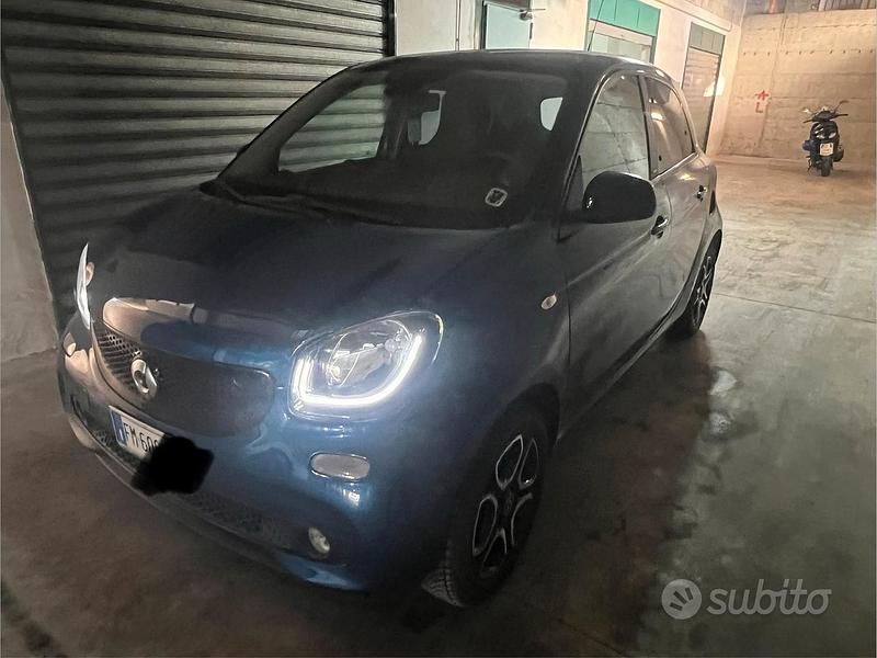 Blu Usata 2017 Smart ForFour Prime Utilitaria | 12.499 € (Buon prezzo) - Immagine 1/4