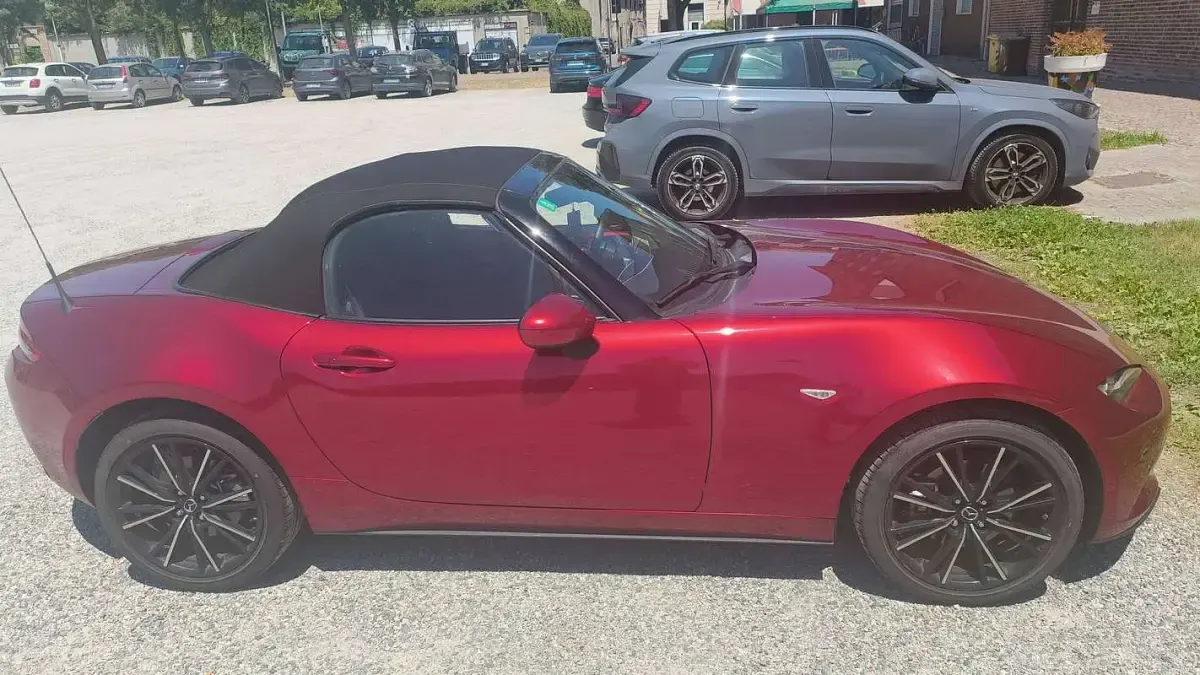 Usata Mazda MX5 Exclusive-Line 184 CV (135 kW) 2024 Rosso Cabrio