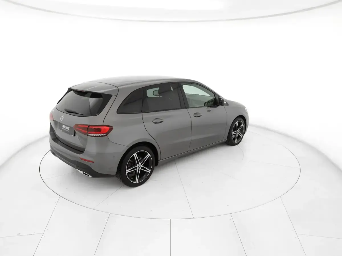 Usata Mercedes B180 116 CV (85 kW) 2022 Grigio Utilitaria