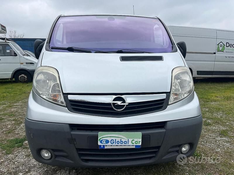 Usata Opel Vivaro 120 CV (88 kW) 2007 Grigio Monovolume