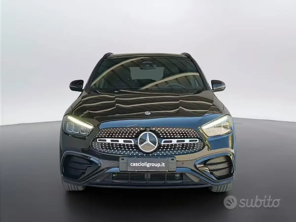 Usata Mercedes GLA200 AMG line 150 CV (110 kW) 2023 Nero SUV