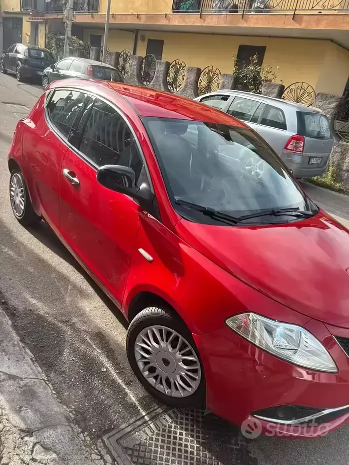 Usata Lancia Ypsilon 95 CV (69 kW) 2017 Rosso Utilitaria