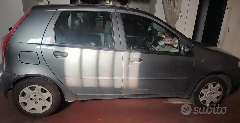 Grigio Usata 2004 Fiat Punto Due volumi | 1000 € - Immagine 1/2