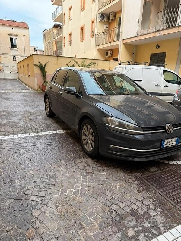 Grigio Usata 2018 VW Golf Berlina | 11.300 € (Super prezzo) - Immagine 1/4