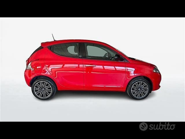 Usata Lancia Ypsilon Silver 69 CV (50 kW) 2021 Rosso Utilitaria