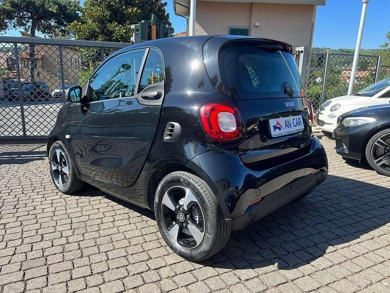 Usata Smart ForTwo Coupé Passion 41 kW (56 CV) 2022 Nero Utilitaria