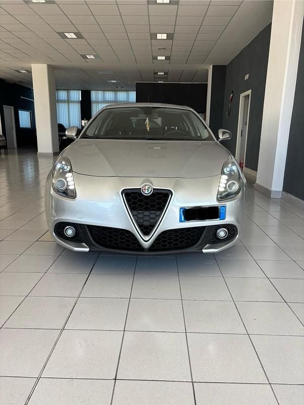 Usata Alfa Romeo Giulietta Super 120 CV (88 kW) 2017 Argento Utilitaria