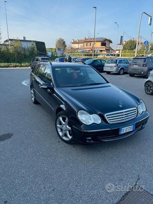 Usata Mercedes C220 150 CV (110 kW) 2006 Blu Station wagon